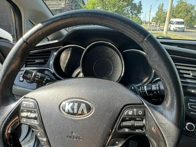 Белый Киа Сид, объемом двигателя 0 л и пробегом 100 тыс. км за 12300 $, фото 5 на Automoto.ua