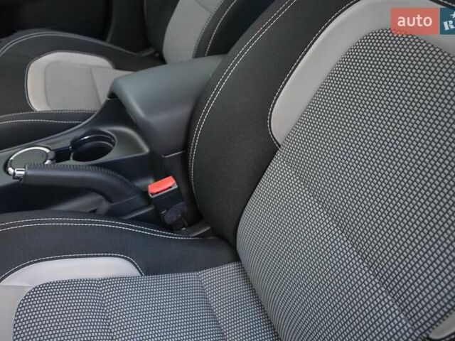 Белый Киа Сид, объемом двигателя 1.58 л и пробегом 81 тыс. км за 13300 $, фото 7 на Automoto.ua