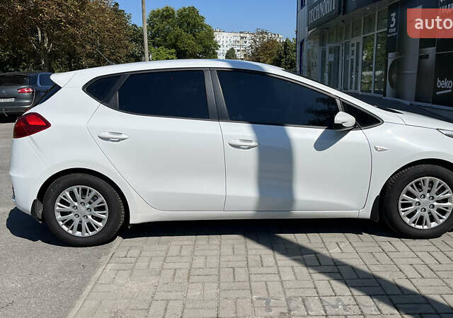 Кіа Сід 2018 у Запоріжжя на Automoto.ua Білий Кіа Сід, об'ємом двигуна 1.59 л та пробігом 56 тис. км за 15000 $, фото 4 на Automoto.ua