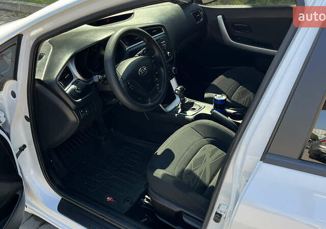 Кіа Сід 2018 у Запоріжжя на Automoto.ua Білий Кіа Сід, об'ємом двигуна 1.59 л та пробігом 56 тис. км за 15000 $, фото 13 на Automoto.ua