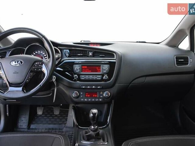 Белый Киа Сид, объемом двигателя 1.58 л и пробегом 81 тыс. км за 13300 $, фото 5 на Automoto.ua