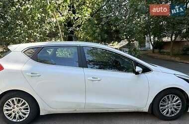 Белый Киа Сид, объемом двигателя 0 л и пробегом 100 тыс. км за 12300 $, фото 7 на Automoto.ua