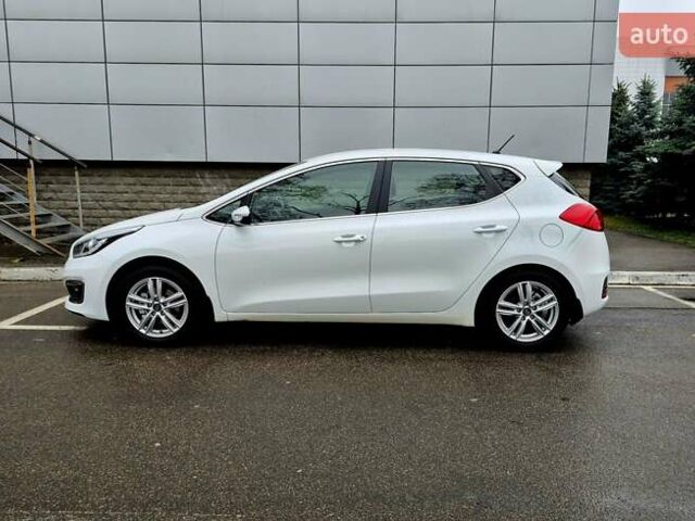 Білий Кіа Сід, об'ємом двигуна 1.6 л та пробігом 100 тис. км за 13999 $, фото 5 на Automoto.ua