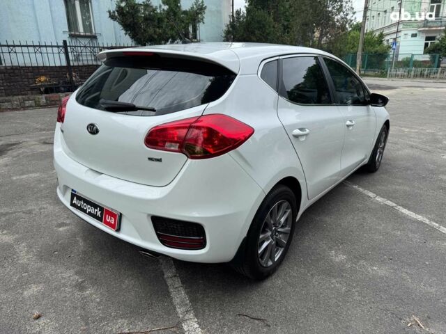 Білий Кіа Сід, об'ємом двигуна 1.6 л та пробігом 178 тис. км за 12290 $, фото 4 на Automoto.ua