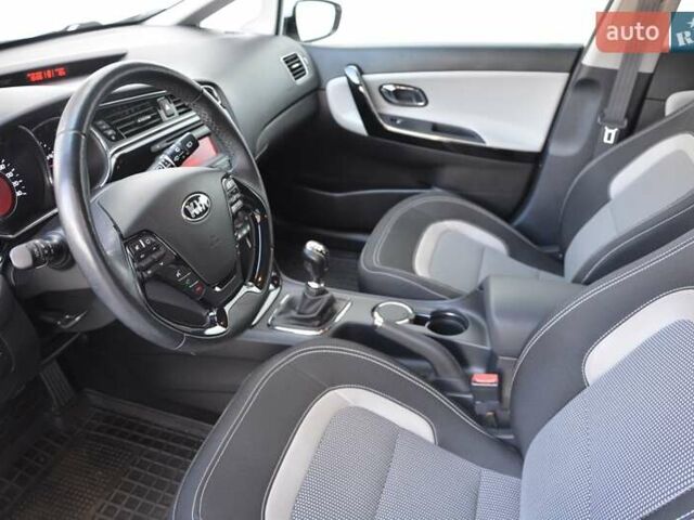 Белый Киа Сид, объемом двигателя 1.58 л и пробегом 81 тыс. км за 13300 $, фото 4 на Automoto.ua