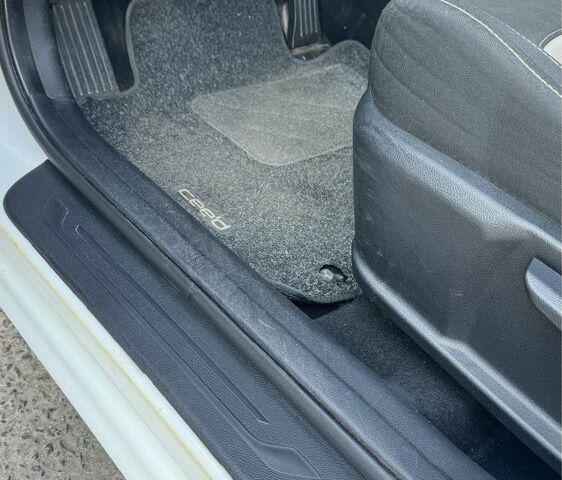 Киа Сид 2018 в Киеве на Automoto.ua Белый Киа Сид, объемом двигателя 1.6 л и пробегом 90 тыс. км за 12000 $, фото 5 на Automoto.ua