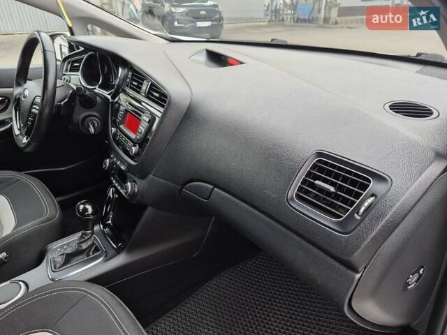 Білий Кіа Сід, об'ємом двигуна 1.6 л та пробігом 100 тис. км за 13999 $, фото 47 на Automoto.ua