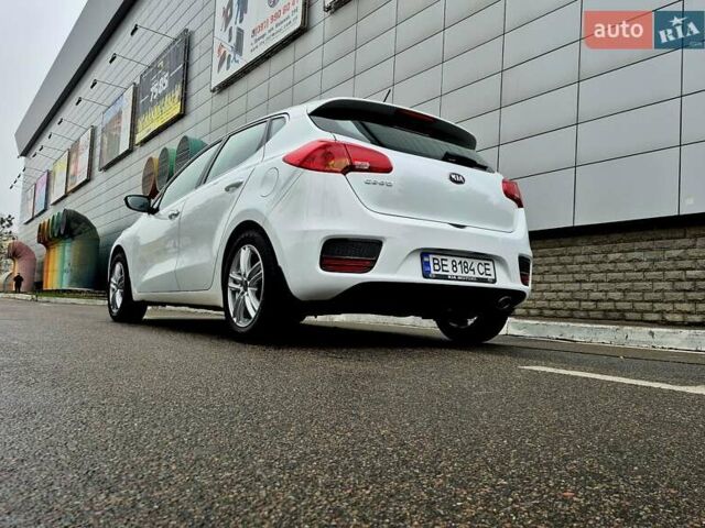 Білий Кіа Сід, об'ємом двигуна 1.6 л та пробігом 100 тис. км за 13999 $, фото 3 на Automoto.ua