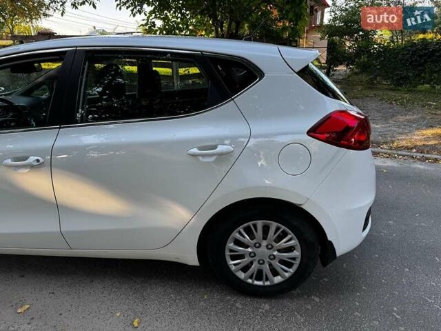 Белый Киа Сид, объемом двигателя 1.6 л и пробегом 101 тыс. км за 13640 $, фото 10 на Automoto.ua
