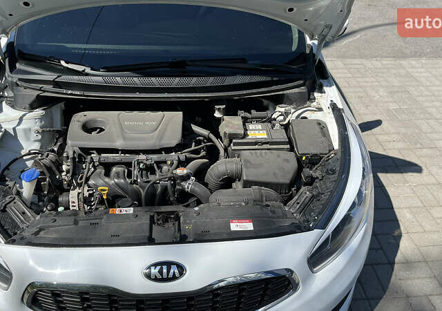 Кіа Сід 2018 у Запоріжжя на Automoto.ua Білий Кіа Сід, об'ємом двигуна 1.59 л та пробігом 56 тис. км за 15000 $, фото 16 на Automoto.ua