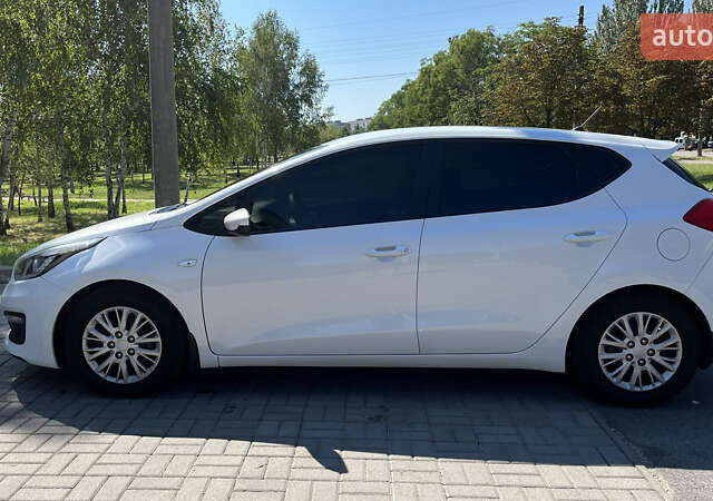 Кіа Сід 2018 у Запоріжжя на Automoto.ua Білий Кіа Сід, об'ємом двигуна 1.59 л та пробігом 56 тис. км за 15000 $, фото 2 на Automoto.ua