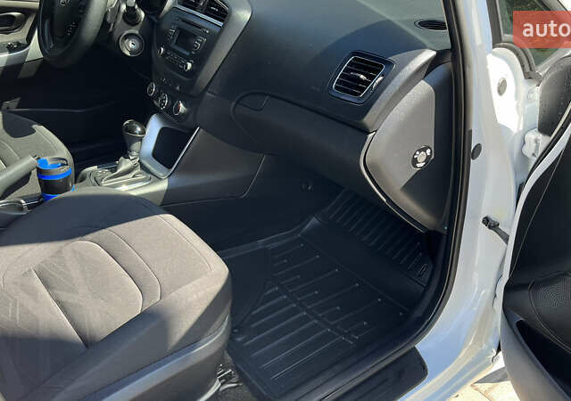 Кіа Сід 2018 у Запоріжжя на Automoto.ua Білий Кіа Сід, об'ємом двигуна 1.59 л та пробігом 56 тис. км за 15000 $, фото 11 на Automoto.ua