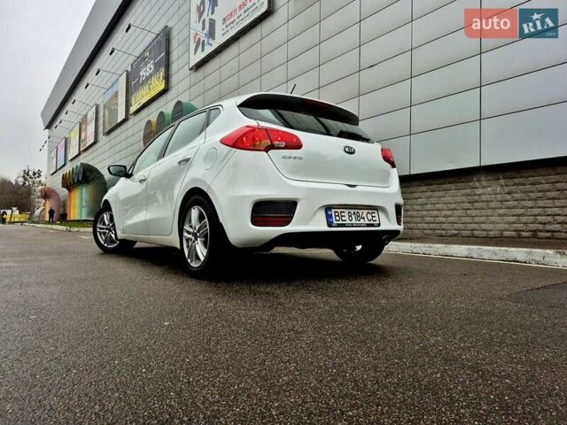 Білий Кіа Сід, об'ємом двигуна 1.6 л та пробігом 100 тис. км за 13999 $, фото 77 на Automoto.ua