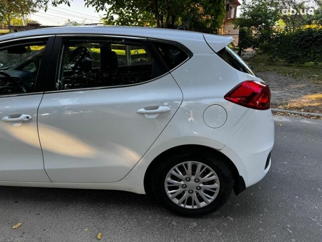 Білий Кіа Сід, об'ємом двигуна 1.6 л та пробігом 101 тис. км за 13640 $, фото 10 на Automoto.ua