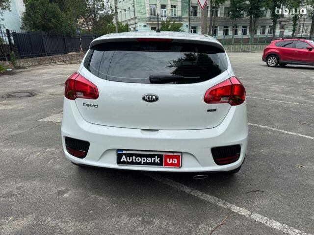 Білий Кіа Сід, об'ємом двигуна 1.6 л та пробігом 178 тис. км за 12290 $, фото 5 на Automoto.ua
