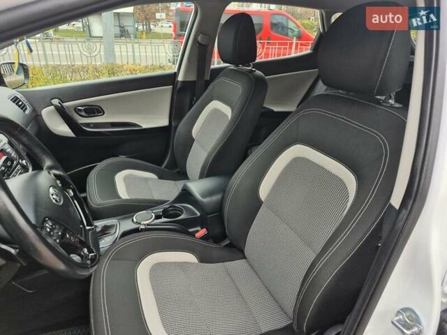 Білий Кіа Сід, об'ємом двигуна 1.6 л та пробігом 100 тис. км за 13999 $, фото 50 на Automoto.ua