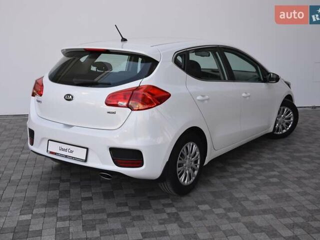 Белый Киа Сид, объемом двигателя 1.58 л и пробегом 81 тыс. км за 13300 $, фото 2 на Automoto.ua