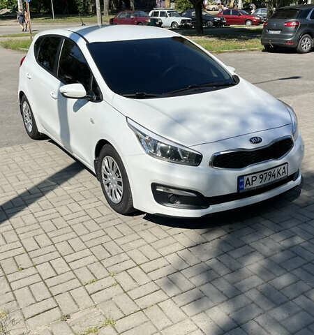 Кіа Сід 2018 у Запоріжжя на Automoto.ua Білий Кіа Сід, об'ємом двигуна 1.59 л та пробігом 56 тис. км за 15000 $, фото 5 на Automoto.ua