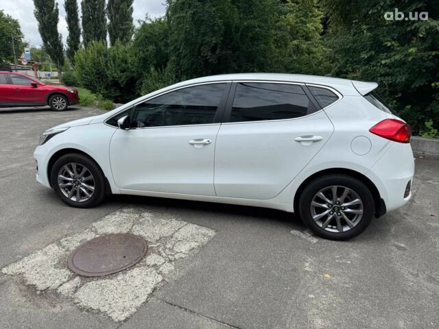 Білий Кіа Сід, об'ємом двигуна 1.6 л та пробігом 178 тис. км за 12290 $, фото 7 на Automoto.ua