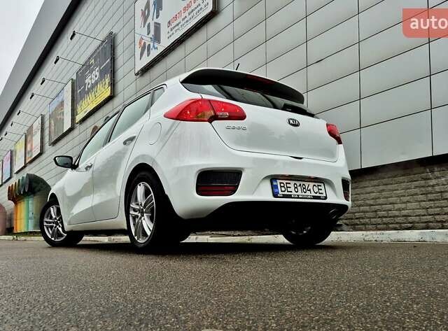 Білий Кіа Сід, об'ємом двигуна 1.6 л та пробігом 100 тис. км за 13999 $, фото 78 на Automoto.ua