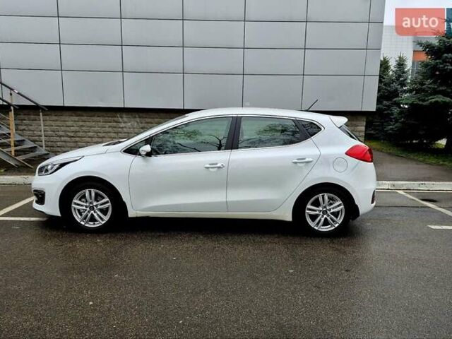 Білий Кіа Сід, об'ємом двигуна 1.6 л та пробігом 100 тис. км за 13999 $, фото 4 на Automoto.ua