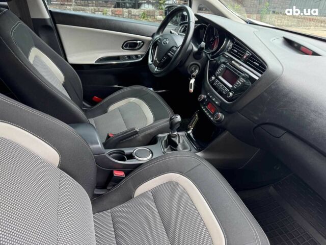 Білий Кіа Сід, об'ємом двигуна 1.6 л та пробігом 178 тис. км за 12290 $, фото 18 на Automoto.ua