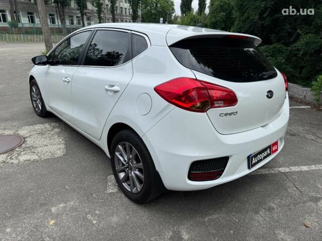 Білий Кіа Сід, об'ємом двигуна 1.6 л та пробігом 178 тис. км за 12290 $, фото 6 на Automoto.ua