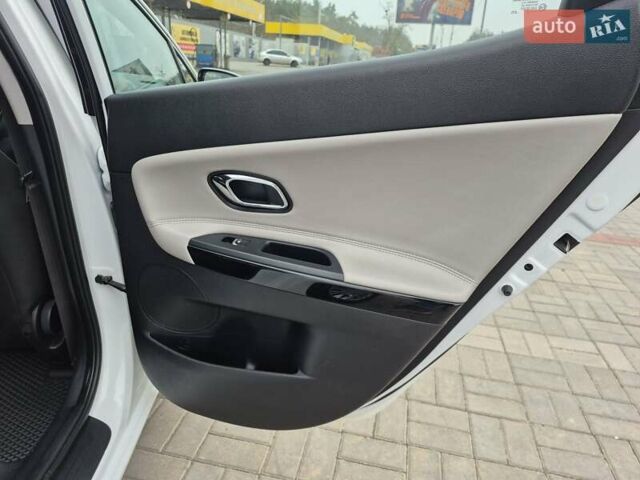 Білий Кіа Сід, об'ємом двигуна 1.6 л та пробігом 100 тис. км за 13999 $, фото 43 на Automoto.ua