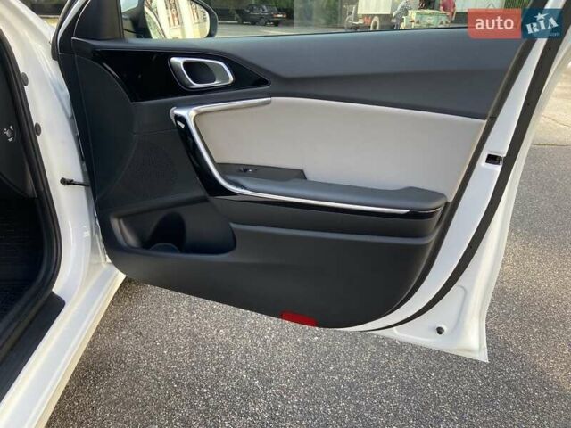 Белый Киа Сид, объемом двигателя 1.59 л и пробегом 53 тыс. км за 16400 $, фото 20 на Automoto.ua