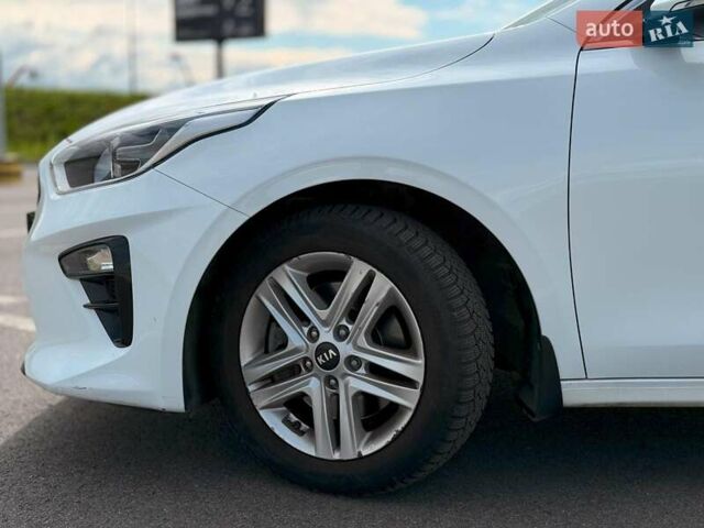 Білий Кіа Сід, об'ємом двигуна 1.4 л та пробігом 66 тис. км за 15300 $, фото 5 на Automoto.ua