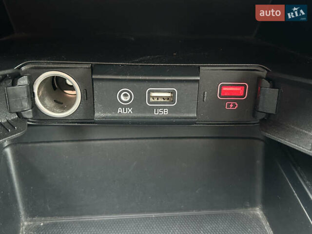 Білий Кіа Сід, об'ємом двигуна 1.37 л та пробігом 37 тис. км за 12700 $, фото 11 на Automoto.ua