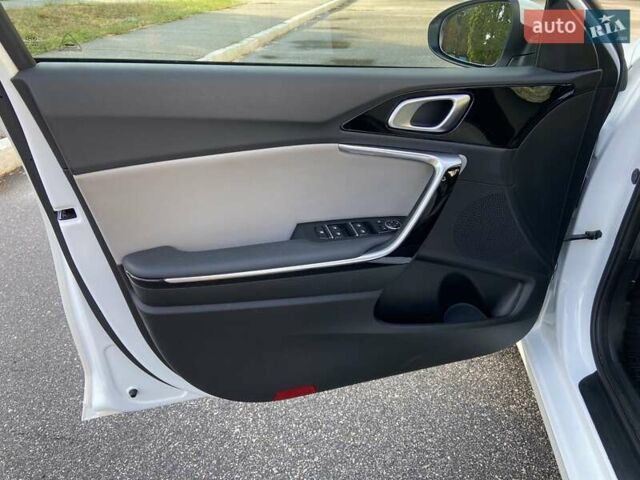 Белый Киа Сид, объемом двигателя 1.59 л и пробегом 53 тыс. км за 16400 $, фото 13 на Automoto.ua