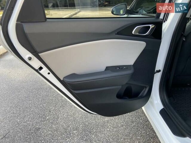 Белый Киа Сид, объемом двигателя 1.59 л и пробегом 53 тыс. км за 16400 $, фото 27 на Automoto.ua