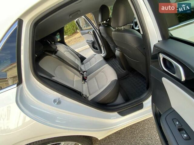 Белый Киа Сид, объемом двигателя 1.59 л и пробегом 53 тыс. км за 16400 $, фото 25 на Automoto.ua