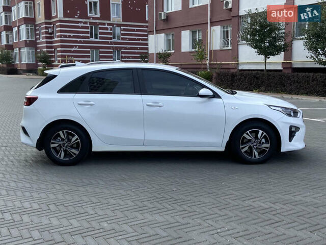 Белый Киа Сид, объемом двигателя 1.59 л и пробегом 107 тыс. км за 12350 $, фото 8 на Automoto.ua