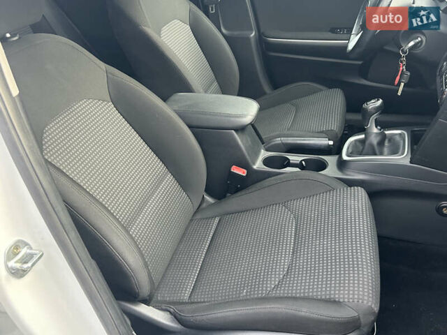 Білий Кіа Сід, об'ємом двигуна 1.37 л та пробігом 37 тис. км за 12700 $, фото 13 на Automoto.ua