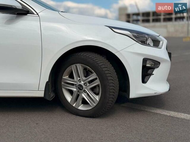 Білий Кіа Сід, об'ємом двигуна 1.4 л та пробігом 66 тис. км за 15300 $, фото 13 на Automoto.ua
