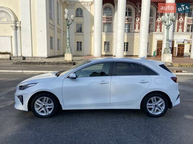 Белый Киа Сид, объемом двигателя 1.59 л и пробегом 53 тыс. км за 16400 $, фото 4 на Automoto.ua