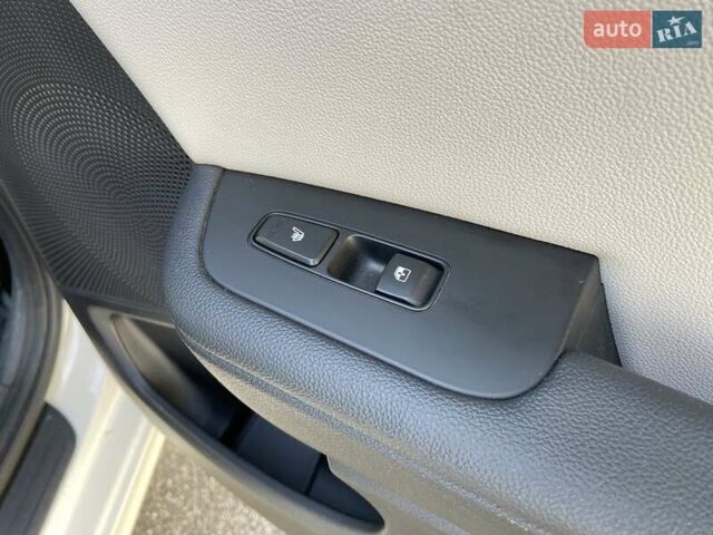 Белый Киа Сид, объемом двигателя 1.59 л и пробегом 53 тыс. км за 16400 $, фото 24 на Automoto.ua