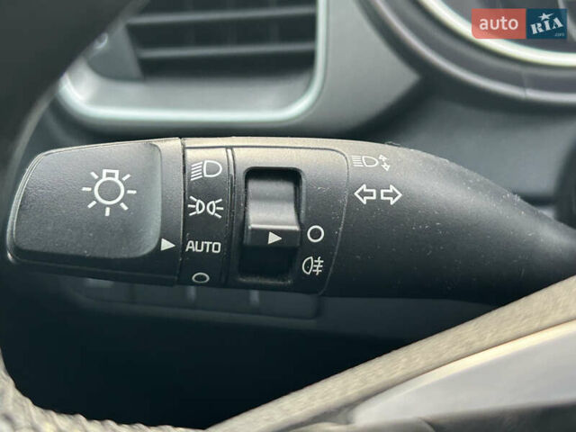 Білий Кіа Сід, об'ємом двигуна 1.37 л та пробігом 37 тис. км за 12900 $, фото 5 на Automoto.ua