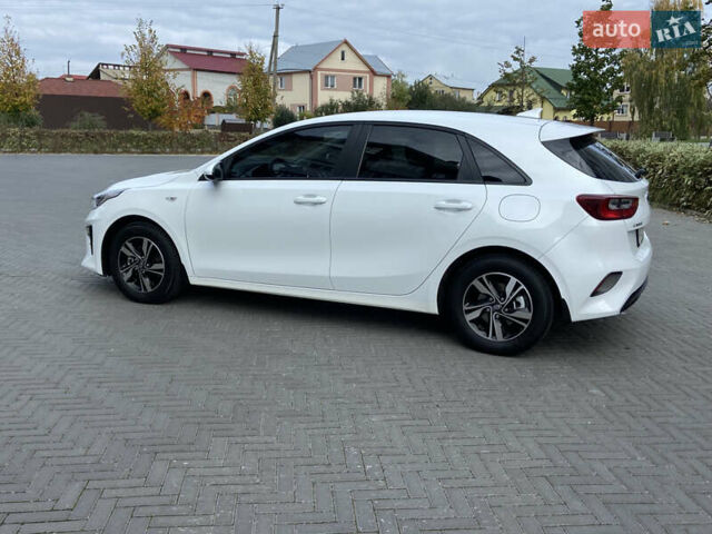 Белый Киа Сид, объемом двигателя 1.59 л и пробегом 107 тыс. км за 12350 $, фото 19 на Automoto.ua