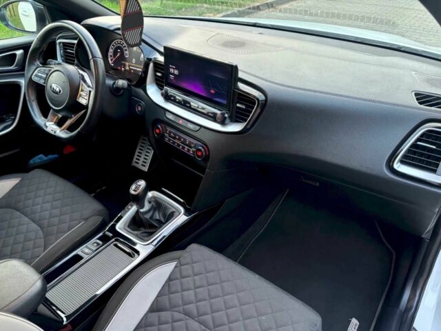 Білий Кіа Сід, об'ємом двигуна 1.6 л та пробігом 75 тис. км за 3400 $, фото 7 на Automoto.ua