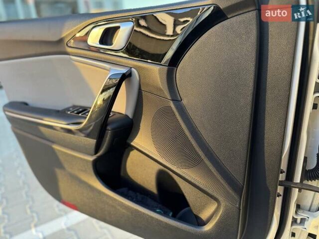 Белый Киа Сид, объемом двигателя 1.59 л и пробегом 128 тыс. км за 16000 $, фото 13 на Automoto.ua