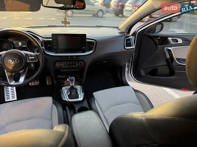 Белый Киа Сид, объемом двигателя 1.59 л и пробегом 128 тыс. км за 16000 $, фото 6 на Automoto.ua