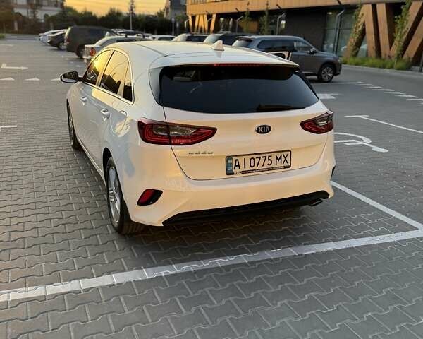 Белый Киа Сид, объемом двигателя 1.59 л и пробегом 128 тыс. км за 16000 $, фото 4 на Automoto.ua