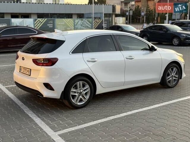 Белый Киа Сид, объемом двигателя 1.59 л и пробегом 128 тыс. км за 16000 $, фото 2 на Automoto.ua