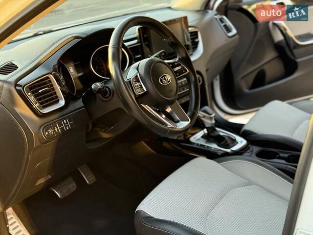 Белый Киа Сид, объемом двигателя 1.59 л и пробегом 128 тыс. км за 16000 $, фото 17 на Automoto.ua