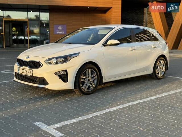 Белый Киа Сид, объемом двигателя 1.59 л и пробегом 128 тыс. км за 16000 $, фото 24 на Automoto.ua