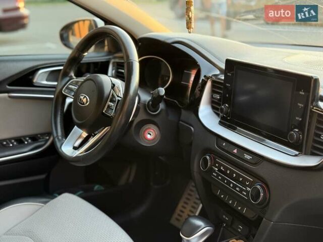 Белый Киа Сид, объемом двигателя 1.59 л и пробегом 128 тыс. км за 16000 $, фото 18 на Automoto.ua