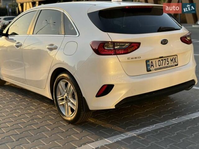 Белый Киа Сид, объемом двигателя 1.59 л и пробегом 128 тыс. км за 16000 $, фото 20 на Automoto.ua